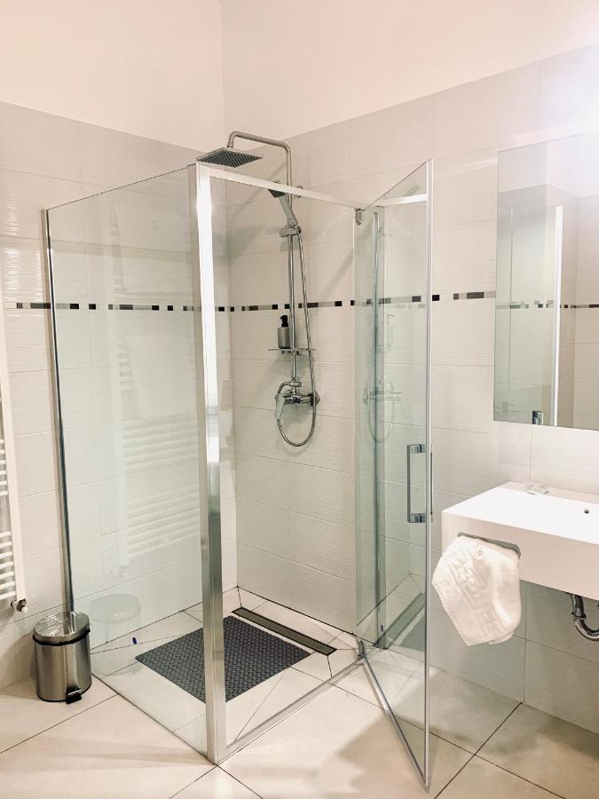 Albert Hotel Ploeszti Zewnętrze zdjęcie