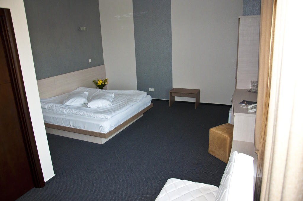 Albert Hotel Ploeszti Zewnętrze zdjęcie