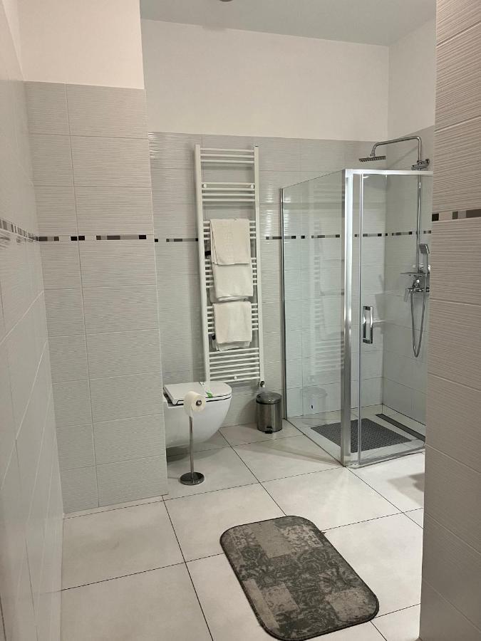 Albert Hotel Ploeszti Zewnętrze zdjęcie