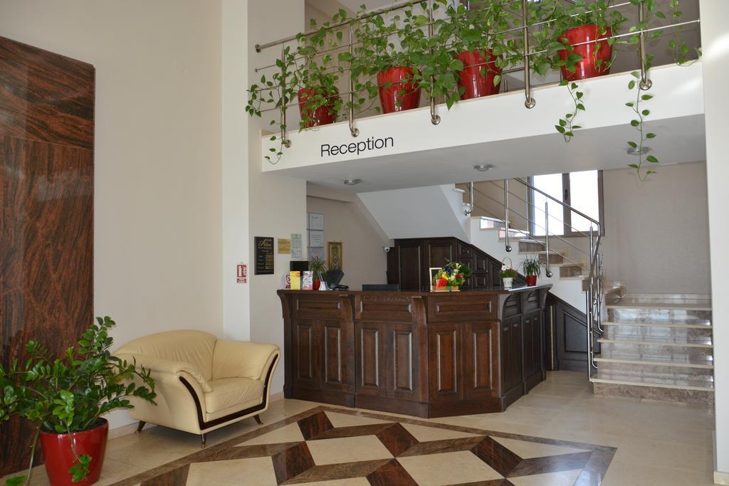 Albert Hotel Ploeszti Zewnętrze zdjęcie